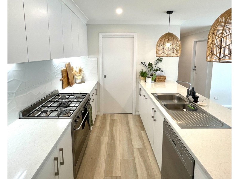 8 Jumbuck Drive, Gobbagombalin NSW 2650