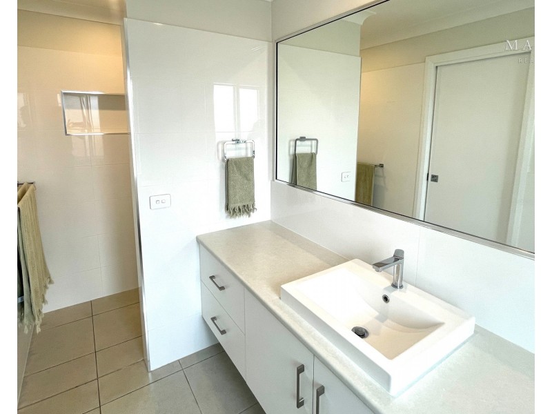 8 Jumbuck Drive, Gobbagombalin NSW 2650