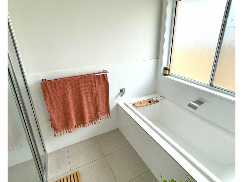 8 Jumbuck Drive, Gobbagombalin NSW 2650