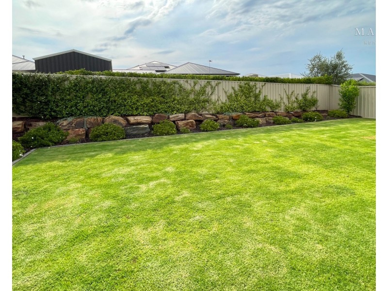 8 Jumbuck Drive, Gobbagombalin NSW 2650