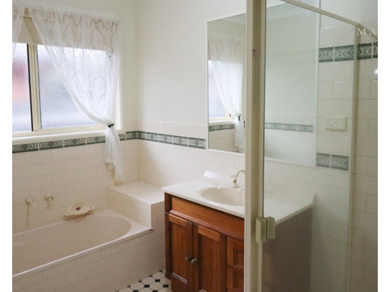 35 Lansdowne Avenue, Lake Albert NSW 2650
