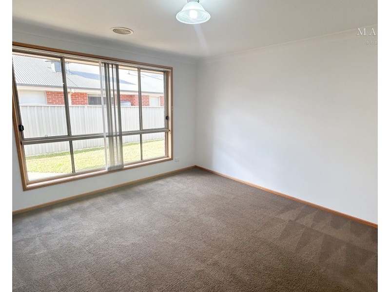 4 Pinnacle Place, Estella NSW 2650