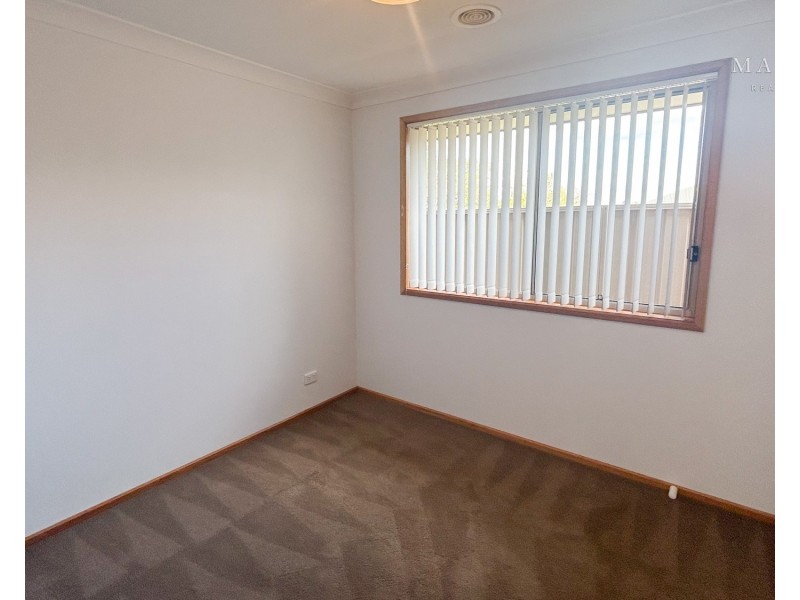 4 Pinnacle Place, Estella NSW 2650