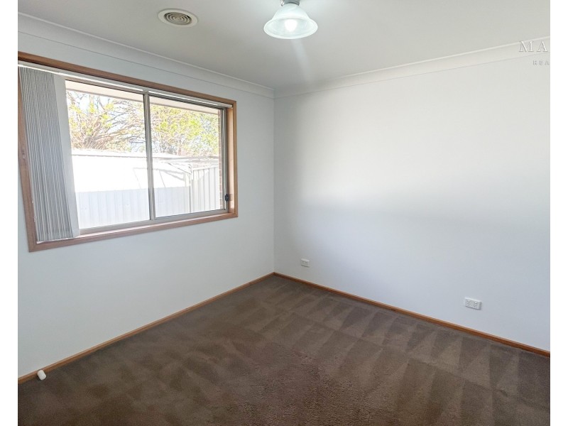 4 Pinnacle Place, Estella NSW 2650