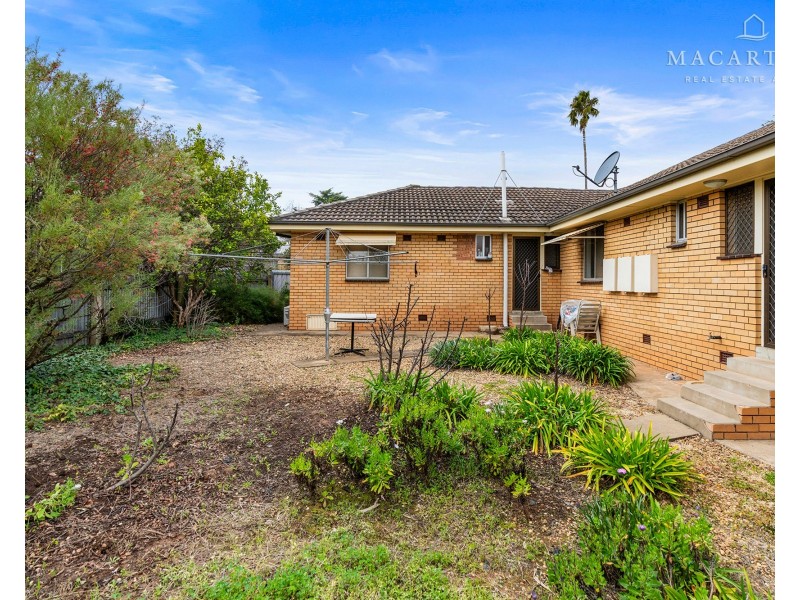 1-3/52 Raye Street, Tolland NSW 2650