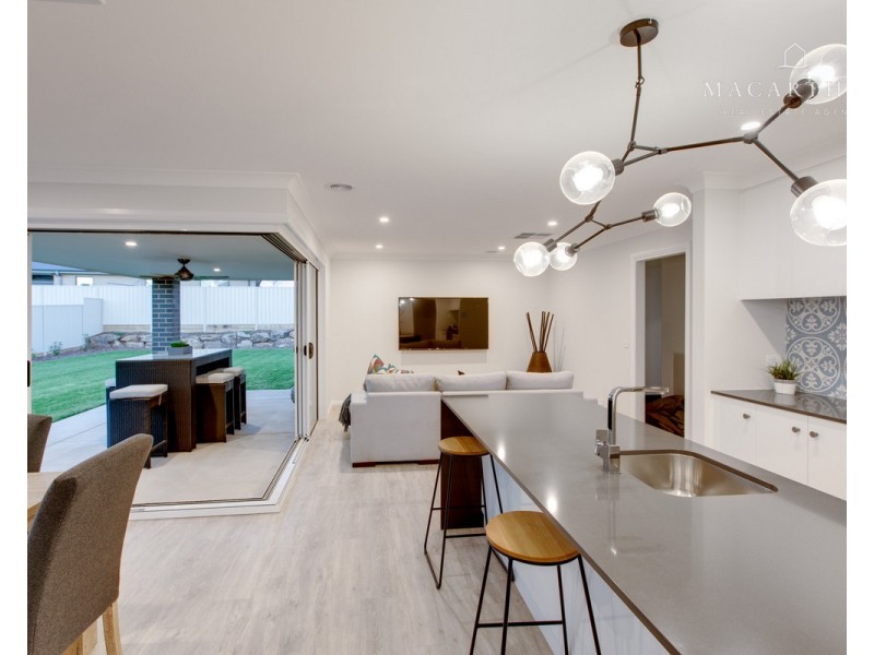 49 Paradise Drive, Gobbagombalin NSW 2650