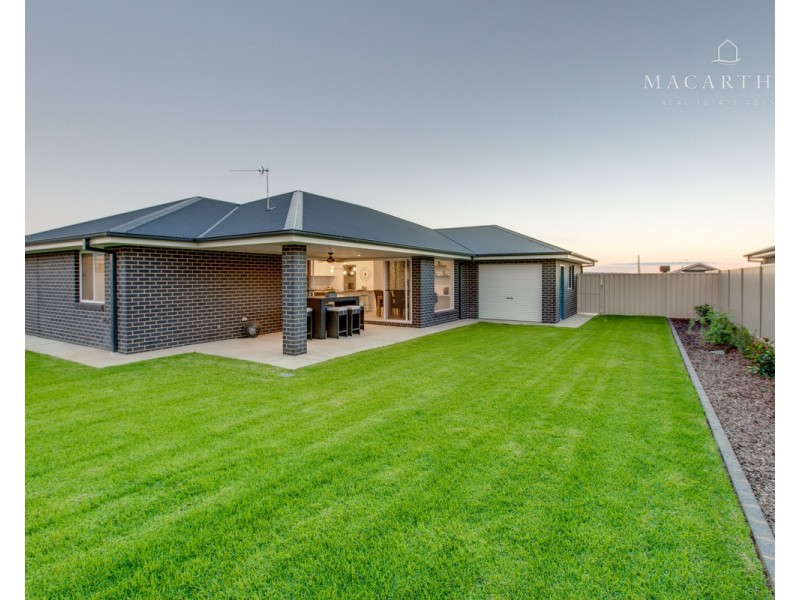 49 Paradise Drive, Gobbagombalin NSW 2650