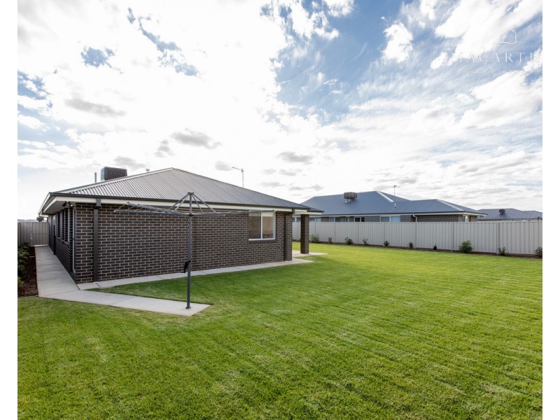 49 Paradise Drive, Gobbagombalin NSW 2650