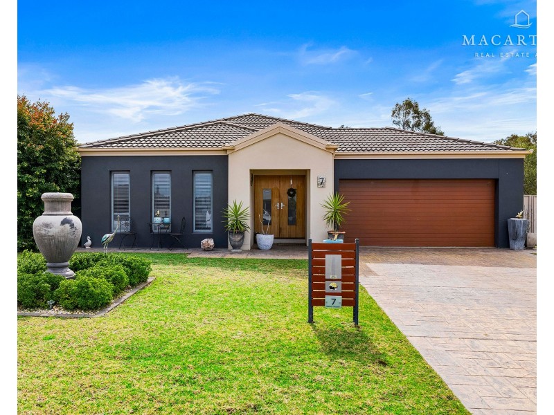 7 Breasley Crescent, Boorooma NSW 2650