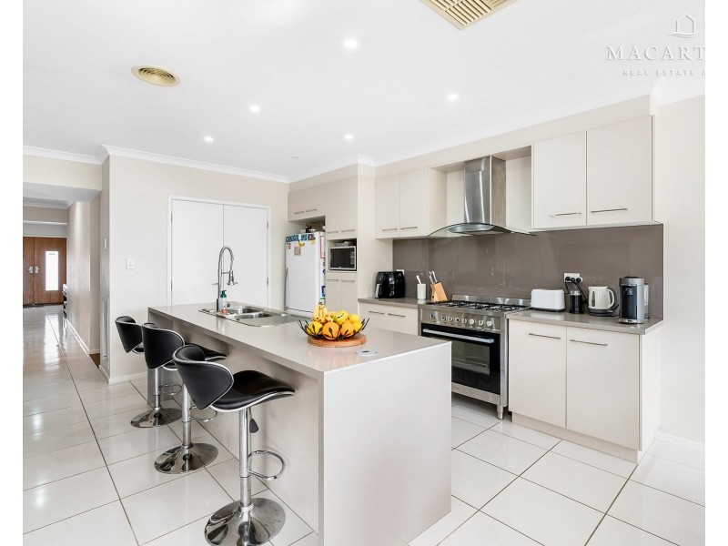 7 Breasley Crescent, Boorooma NSW 2650