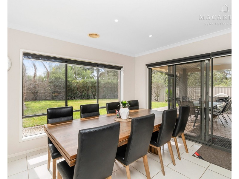 7 Breasley Crescent, Boorooma NSW 2650