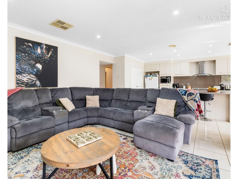 7 Breasley Crescent, Boorooma NSW 2650