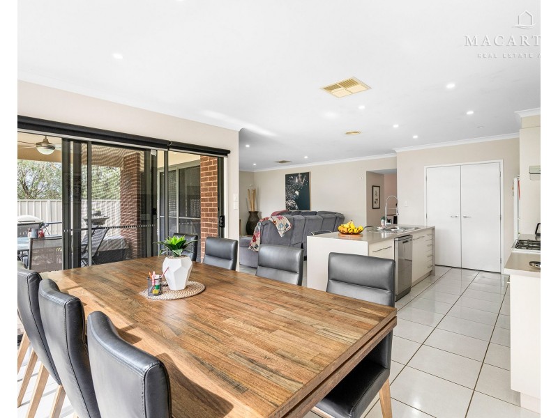 7 Breasley Crescent, Boorooma NSW 2650