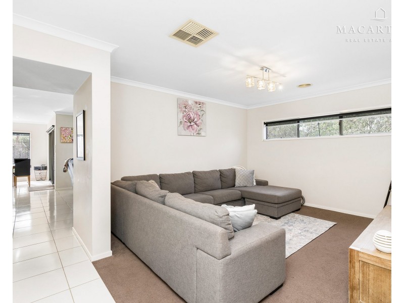 7 Breasley Crescent, Boorooma NSW 2650