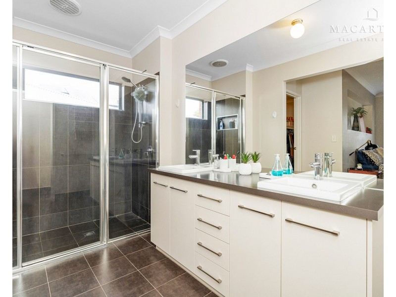7 Breasley Crescent, Boorooma NSW 2650