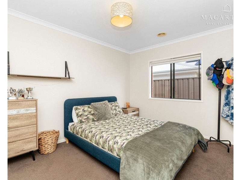 7 Breasley Crescent, Boorooma NSW 2650