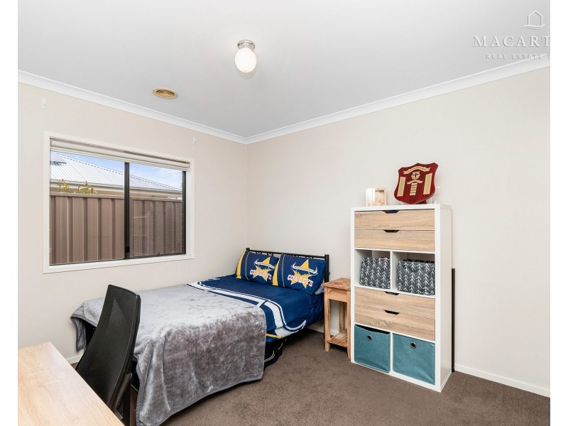 7 Breasley Crescent, Boorooma NSW 2650