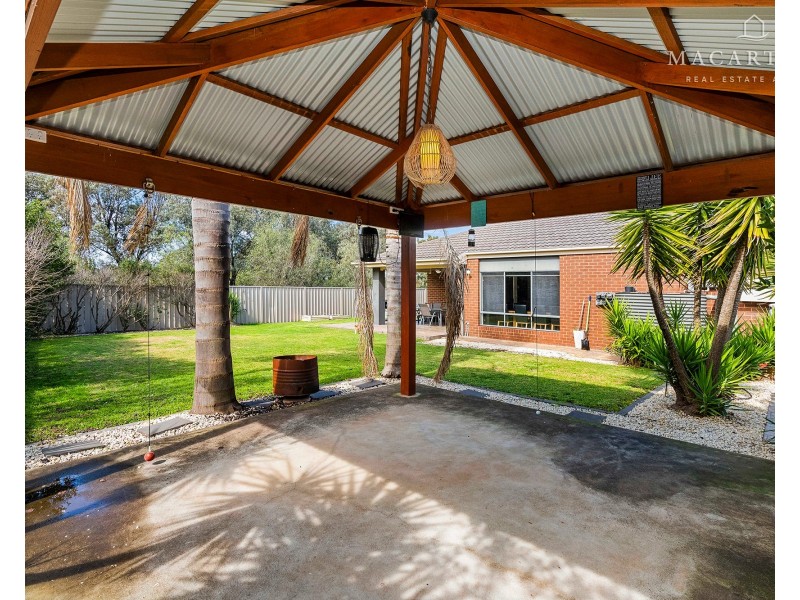 7 Breasley Crescent, Boorooma NSW 2650