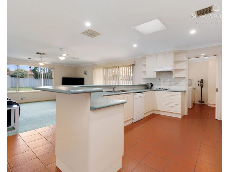 10 Wonkana Road, Glenfield Park NSW 2650