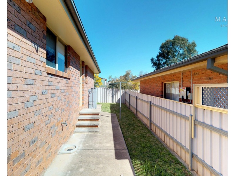 1/8 Kenneally Street, Kooringal NSW 2650