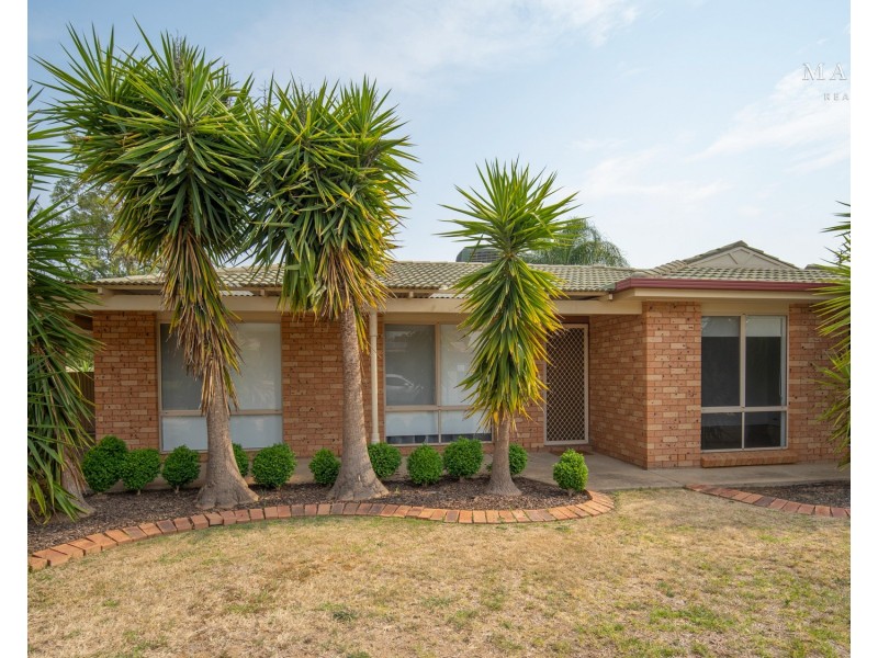 24 Langi Crescent, Glenfield Park NSW 2650