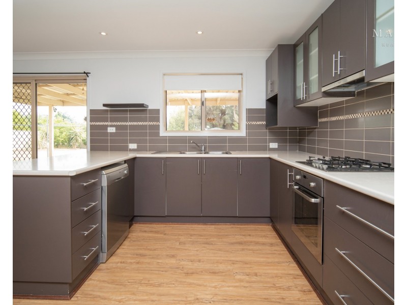 24 Langi Crescent, Glenfield Park NSW 2650