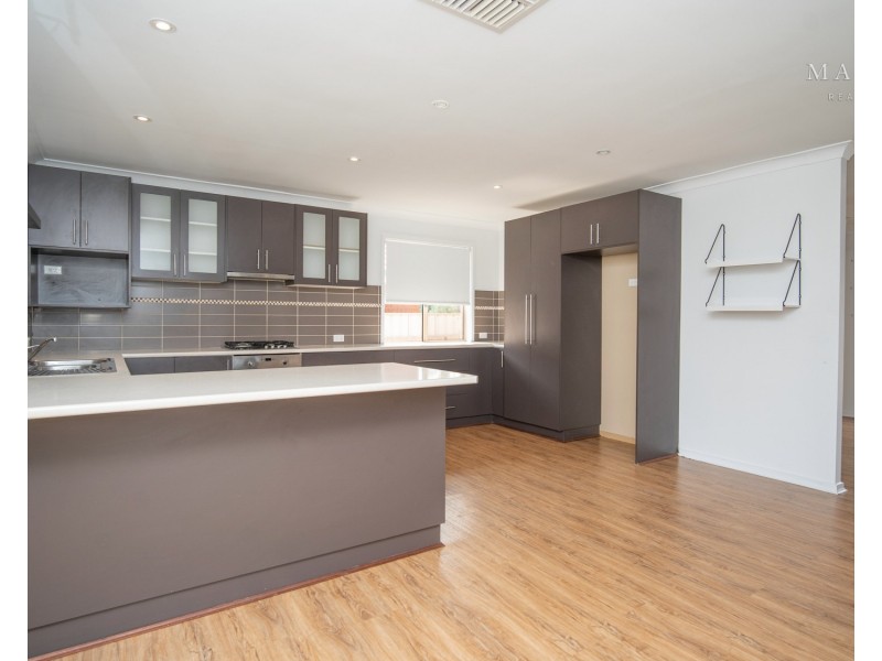 24 Langi Crescent, Glenfield Park NSW 2650