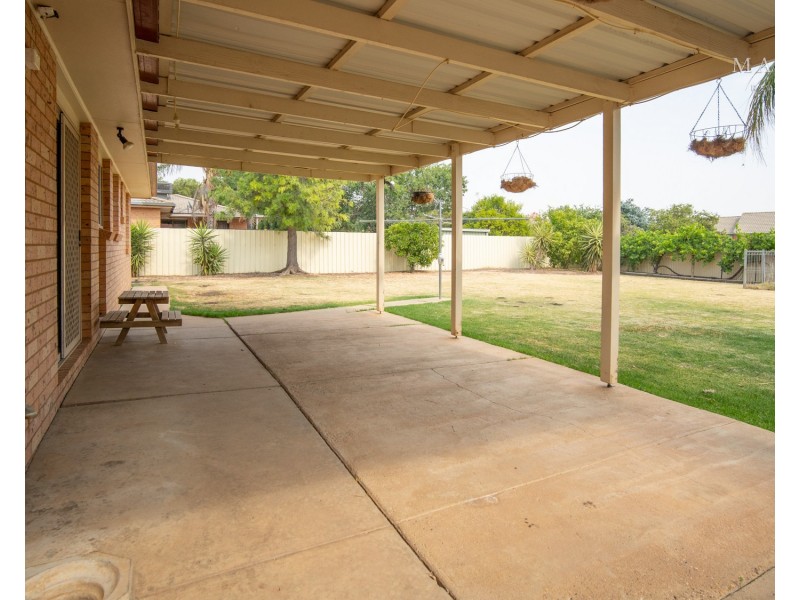 24 Langi Crescent, Glenfield Park NSW 2650
