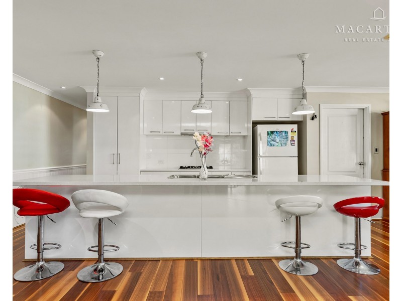 8 Marylands Way, Bourkelands NSW 2650