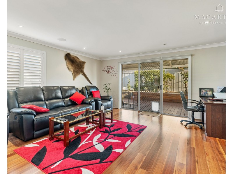 8 Marylands Way, Bourkelands NSW 2650