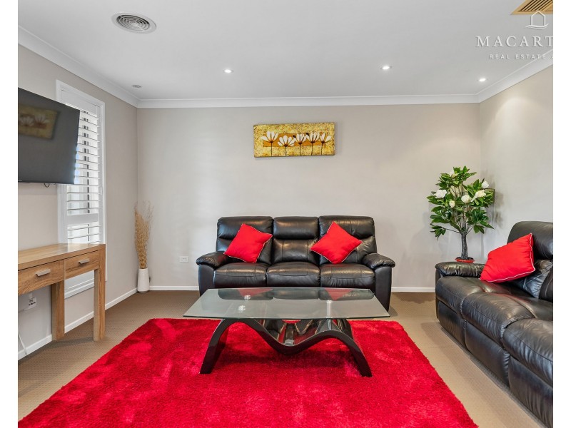 8 Marylands Way, Bourkelands NSW 2650