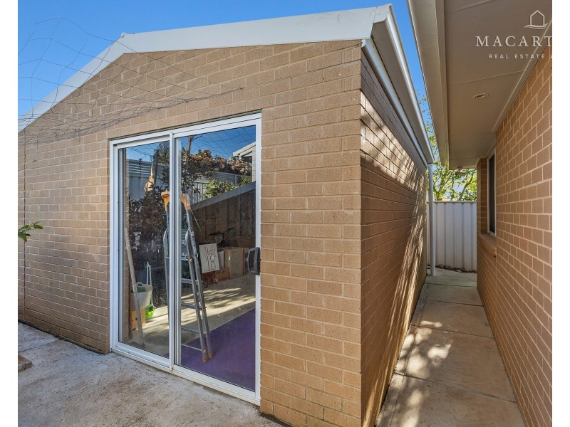 8 Marylands Way, Bourkelands NSW 2650