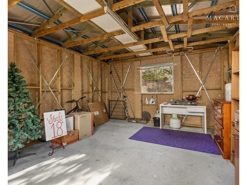 8 Marylands Way, Bourkelands NSW 2650