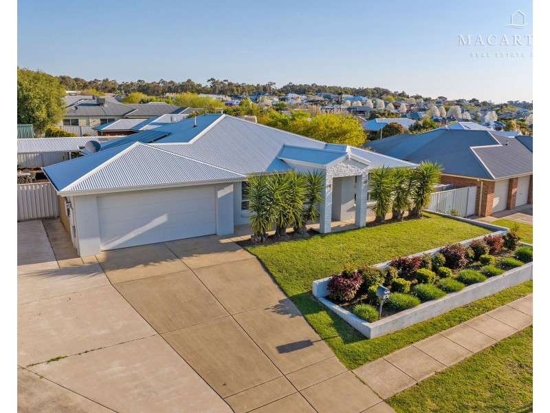 8 Marylands Way, Bourkelands NSW 2650