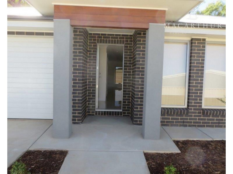 2/20 St Pauls Place, Gobbagombalin NSW 2650