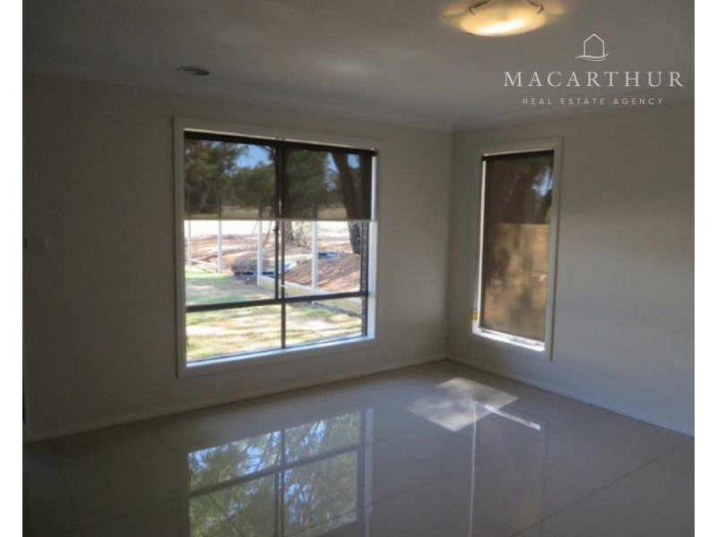 2/20 St Pauls Place, Gobbagombalin NSW 2650