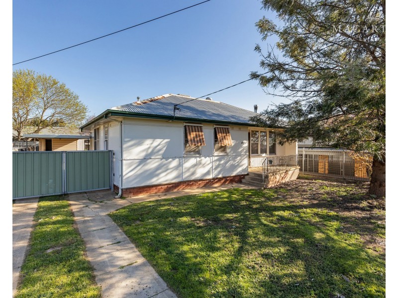 46 McKell Avenue, Mount Austin NSW 2650
