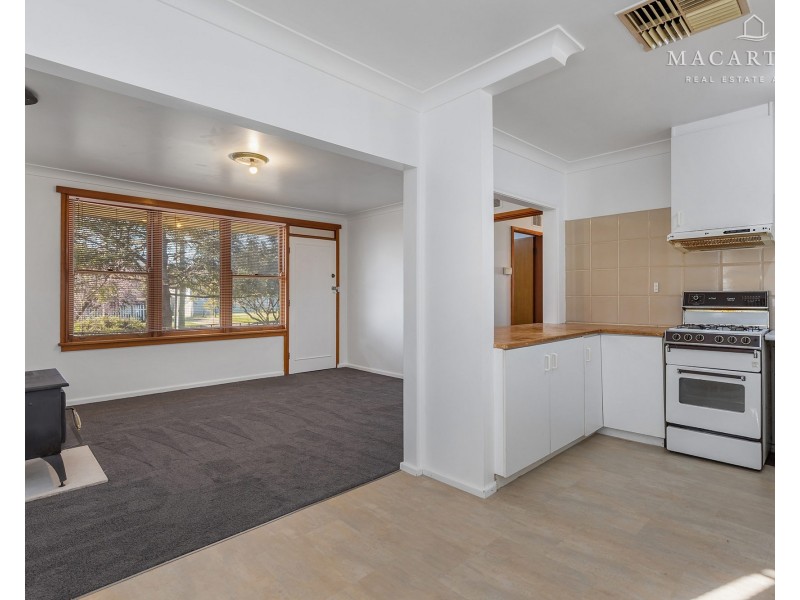 46 McKell Avenue, Mount Austin NSW 2650