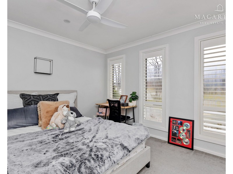 24 Ross Parkway, Gobbagombalin NSW 2650