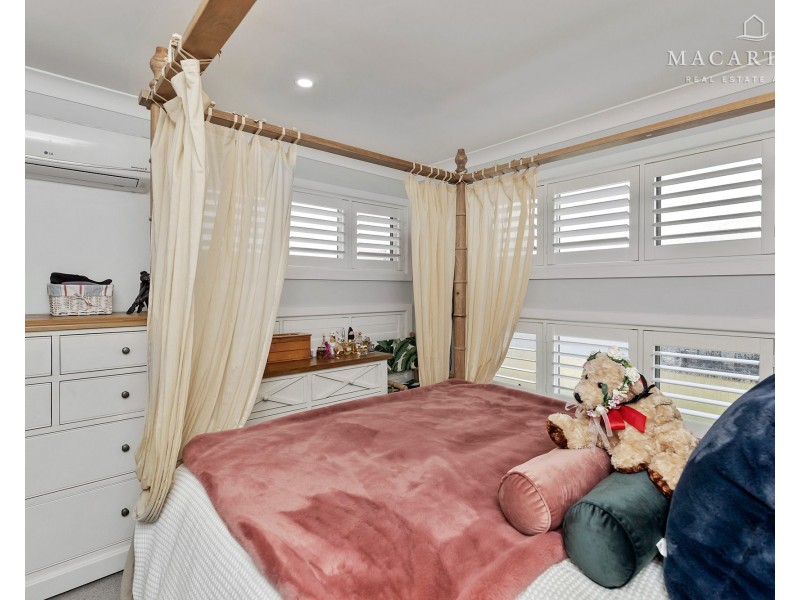 24 Ross Parkway, Gobbagombalin NSW 2650