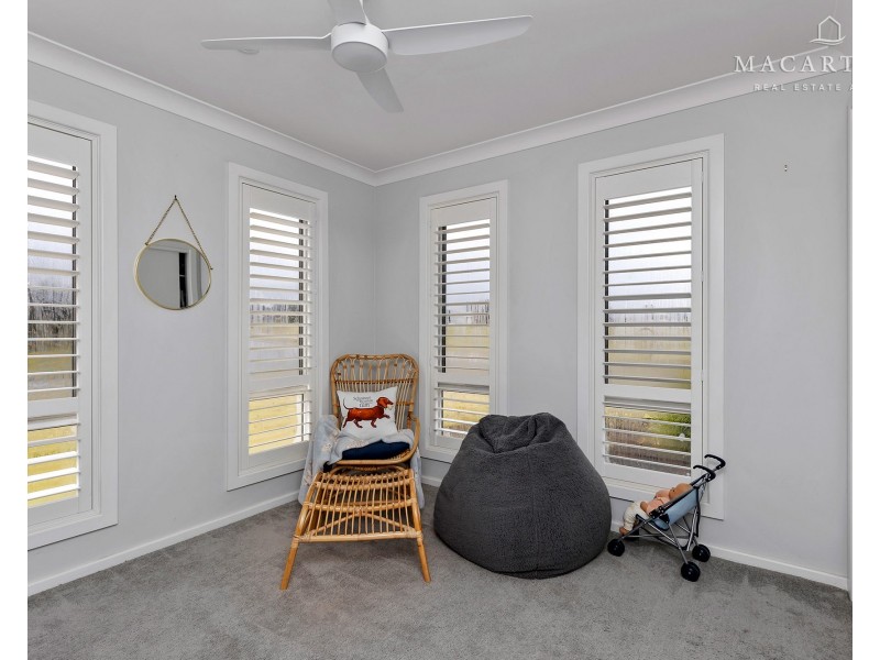 24 Ross Parkway, Gobbagombalin NSW 2650