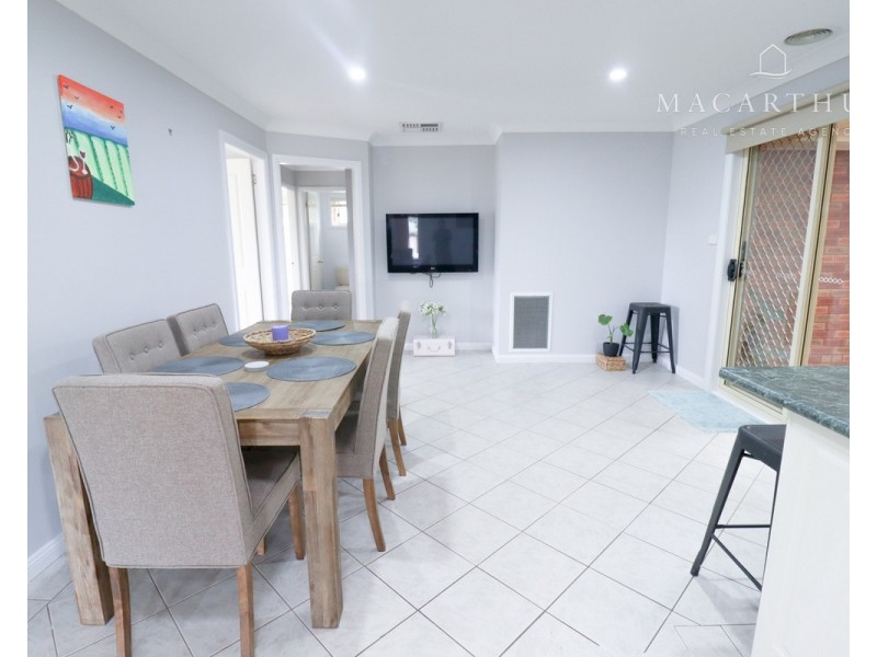 28 Roberts Way, Kooringal NSW 2650