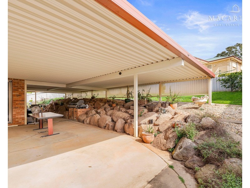 63 Simkin Crescent, Kooringal NSW 2650