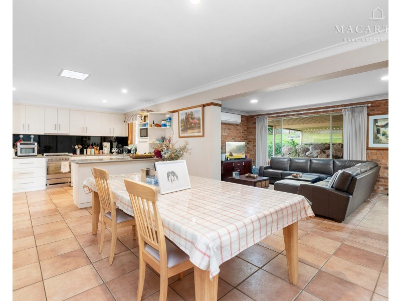 63 Simkin Crescent, Kooringal NSW 2650