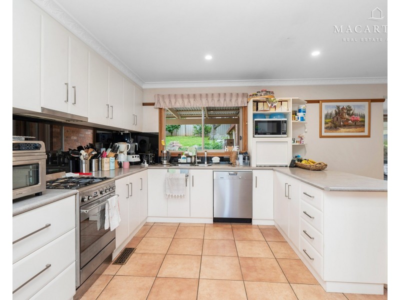 63 Simkin Crescent, Kooringal NSW 2650