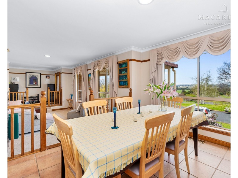 63 Simkin Crescent, Kooringal NSW 2650