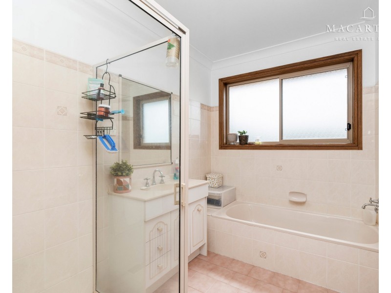 63 Simkin Crescent, Kooringal NSW 2650