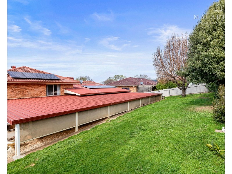 63 Simkin Crescent, Kooringal NSW 2650