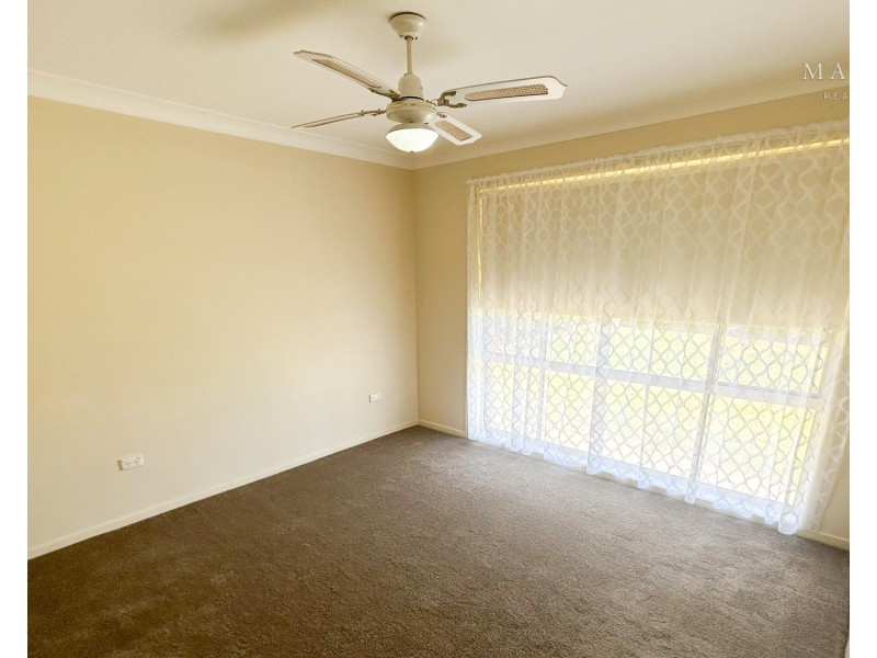 64 Dalman Parkway, Glenfield Park NSW 2650