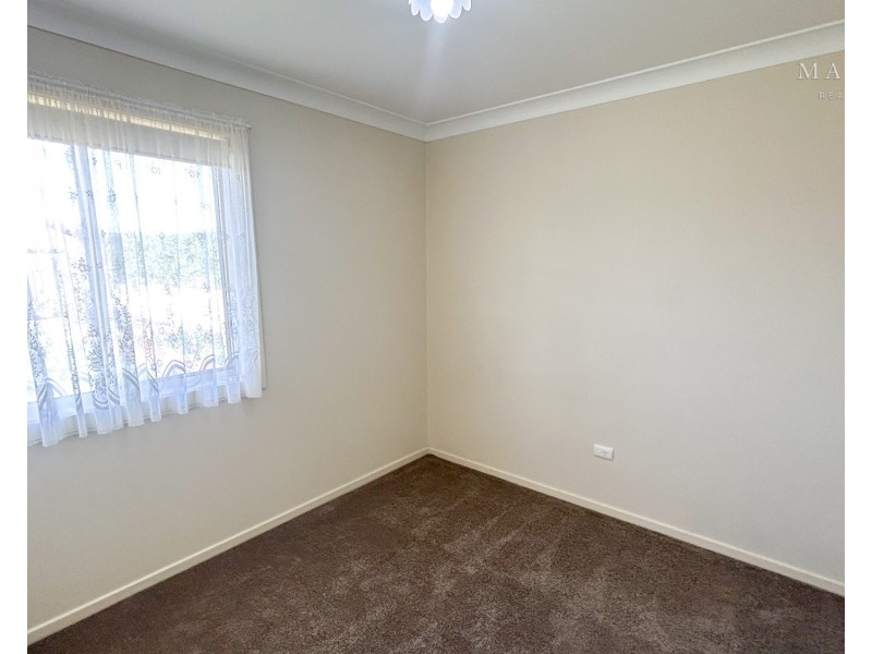 64 Dalman Parkway, Glenfield Park NSW 2650